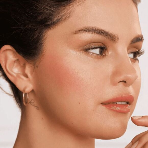 Bobbi Brown Blush in Flamme (Red) - Picture 7 of 15